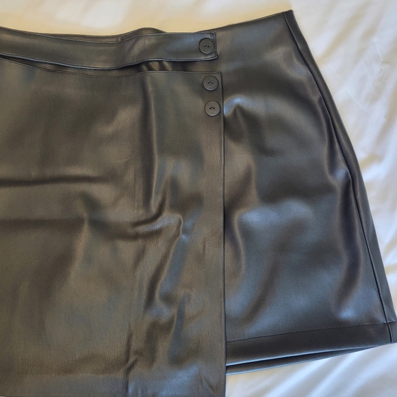Ardene xl black vegan leather wrap skirt - Picture 3 of 6